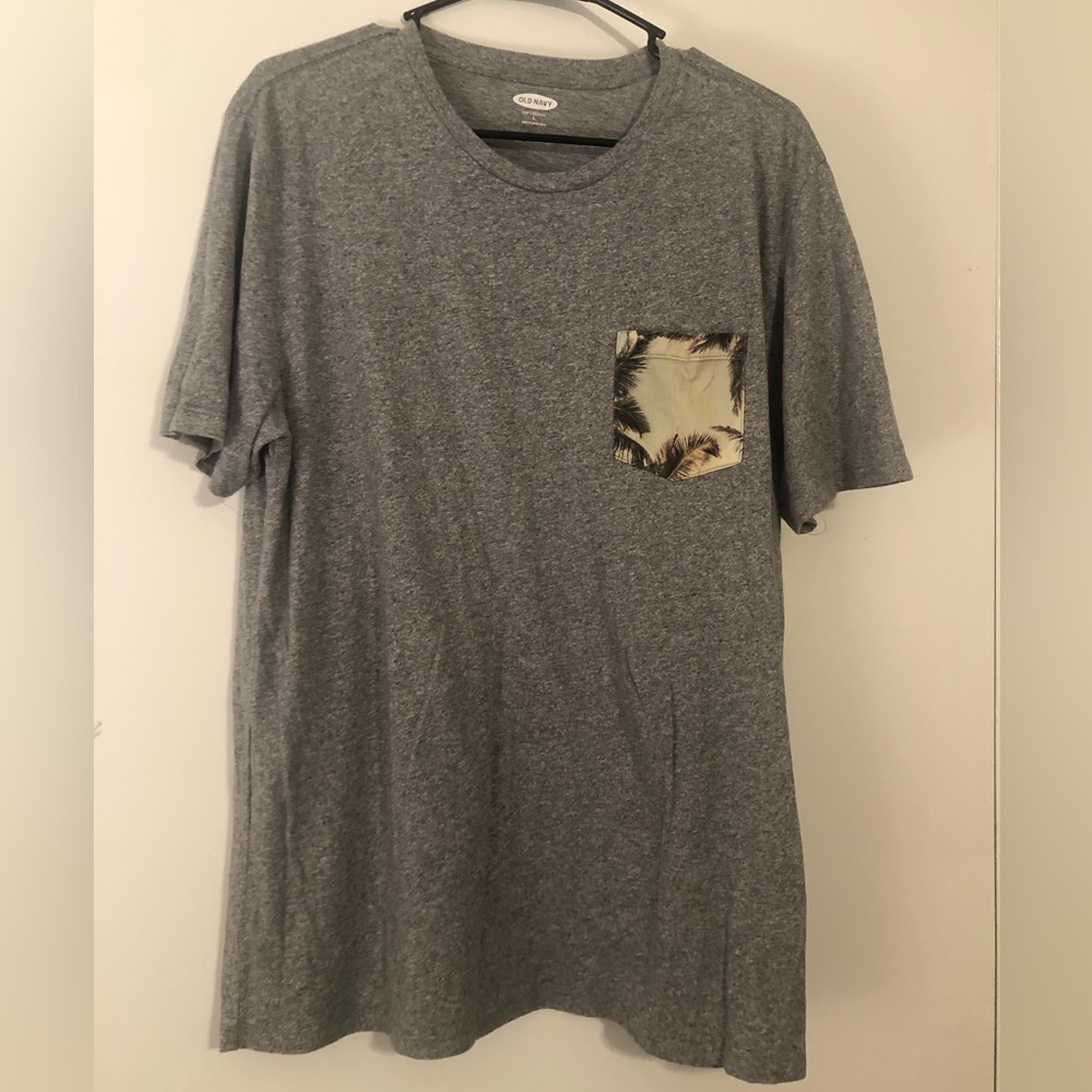 Old Navy - Men’s Tropical Print Patched Pocket Tee - Never Worn